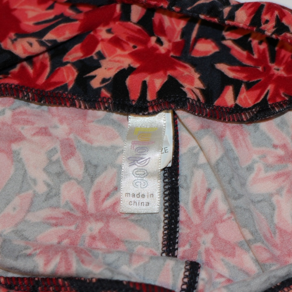 FREE with Bundle Lularoe Black and Red Floral Print Leggings - Picture 4 of 5